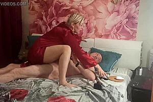 Érett királynő vagyok, farkkal a számban!