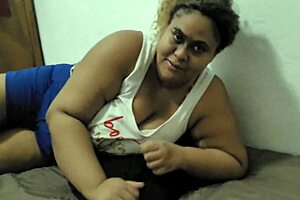 ครูซุกซนเชิญนักเรียนมาศึกษาที่บ้านเพื่อบทเรียนพิเศษ