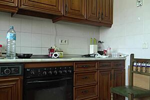 Perverse stedmor malker stedsøns store pik, slikker hans stramme røvhul for kinky anal creampie.