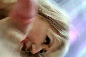 Jeg klarer ikke motstå Aimee, het milf, med feit bestemor kuk i munnen-action