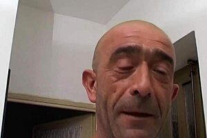 Italian brunette screams in amateur doggystyle sex