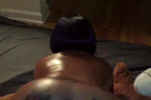 Hazelnutxxx shares a story about ebony milf with big ass