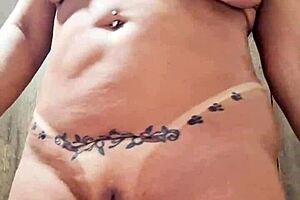 Brincando Com Consolo De Bolinhas Na Buceta