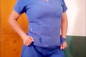 Enfermera Toca Tetitas Para Seducir Seguidores En Hospital