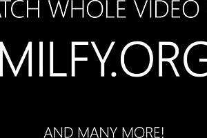 Forró mostohaanya meglepi mostohafiát gőzös különleges ajándékkal