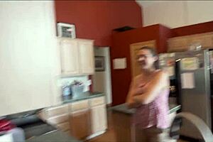 מפתה את האקס-אישה סיידי הולמס בחלק 1