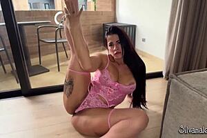 Wah, aku horny tengok milf Colombia ni ambil kote hitam besar... damn!