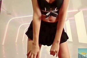 sexy milf wife does solo webcam show for amateurs, chatting naughty 😏