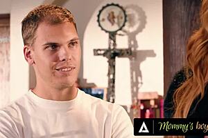 Mommys Boy - น้องชายเลวแทกทีมสาวกะเทยลับแม่เลี้ยงลอเรนฟิลลิปส์หนัก