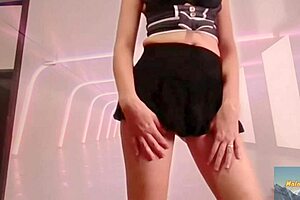 sexy milf wife does solo webcam show for amateurs, chatting naughty 😏