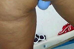 Look how my pussy drips! Italian dialogues 😏