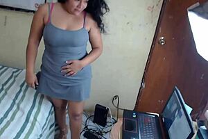 Hé belle, envie de me voir baiser dur en talons sur webcam ?