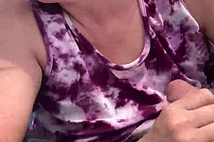 NICE BIGDDD MILF GIVES OUTDOOR BLOWJOB AND GETS CUMSHOT!