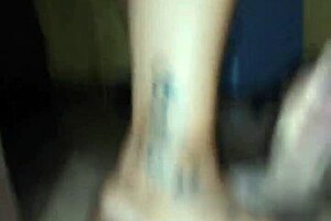 sorprendo mia moglie che si scopa un cazzo finto