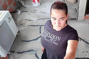 Descubro A Mi Hermanastra Fumando Y Me Chupa La Polla