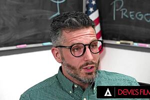 Devilsfilm, whoa aku baru kongkek pelajar nakal Nicole Aria! Aksi bilik darjah jadi liar! 😈