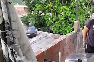 Descubro A Mi Hermanastra Fumando Y Me Chupa La Polla