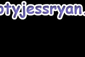 Twerking and shaking that milf ass with intense moves