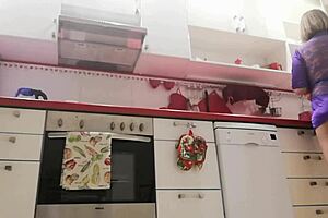 Ujel sem pastorka, kako me vohuni v kuhinji spet!