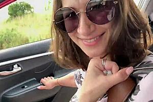 Nincs pénz? Lovagold meg a faszomat egy fuvarért, ribanc