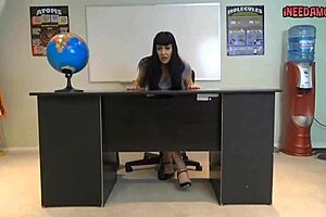 Mamma blöjar dig för förnedring?