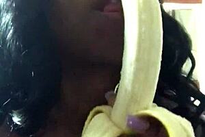 Hey, watch me dicksuck a banana, it’s wild with Sexfeene!