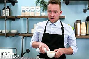 Barista ne huge lund ko Alura Jenson ke massive mamme aur phat chut mein slammed kiya