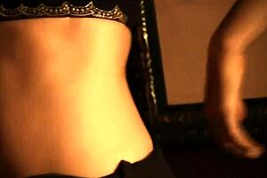 Indian milf seduces with arousing dance moves