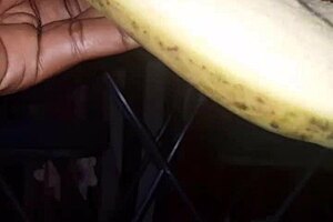 Comparing plantain and pepper while getting aroused.