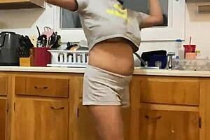 Hey Anna Maria, why you dancing while doing dishes again?