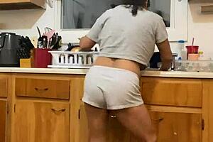 Hey Anna Maria, why you dancing while doing dishes again?