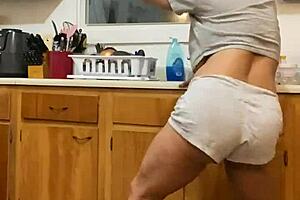 Hey Anna Maria, why you dancing while doing dishes again?