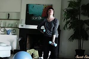 bootylicious stepmom gets screwed in the bedroom