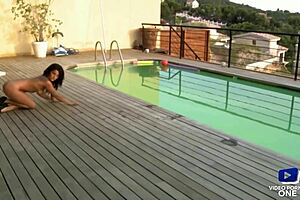 Yesenia rock strips and dances on the balcony for all neighbors to see 😍