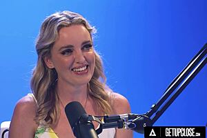 Charlie Forde shows how she orgasms up close 😍