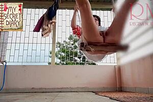 Faen! Sexy hushjelp stripper og knuller i hybel!