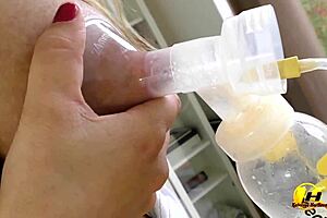 Bli med meg på kontoret mens jeg melker melk fra mine enorme pupper