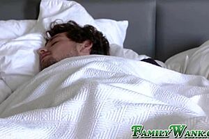 luscious milf crystal rush gets stepson cumshot