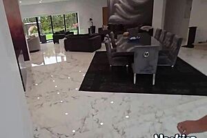 Ellie Tay visits Nookies crib for a chat