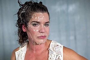 Habersiz aktris ile bu kadar dağınık yüz sikmesi gördün mü hiç?