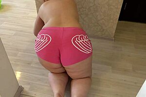 Gyönyörű segg szűk sortban