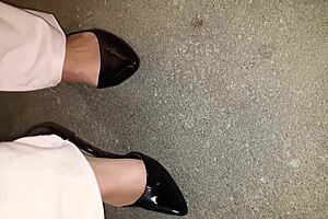 밀프들의 친밀한 애널 세션, 웹캠 페티시 쇼에서 펼쳐져