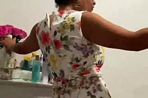 Anna Maria teases fans with big tits and ass backstage 😍