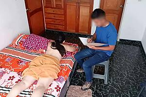 Follo a la masajista mientras mi marido cornudo espera en casa con su polla pequeña de 18+