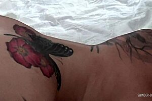 Amateur housewives taking large cocks up their cunts in foursome