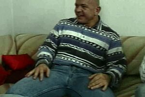 Is this mature couple getting videotaped during blowjob and cumshot?