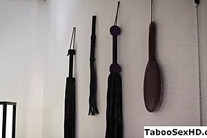 big ass milf sits on guy's face