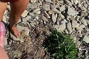 POV baise la maman de mon pote, on tape plage et hôtel pour action anale. Dingue !