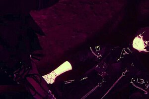 Vampire Queen Seduces Hunter Into Loyal Pet