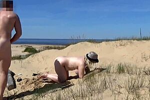 På stranden skriger denne saftige modne af hård pounding